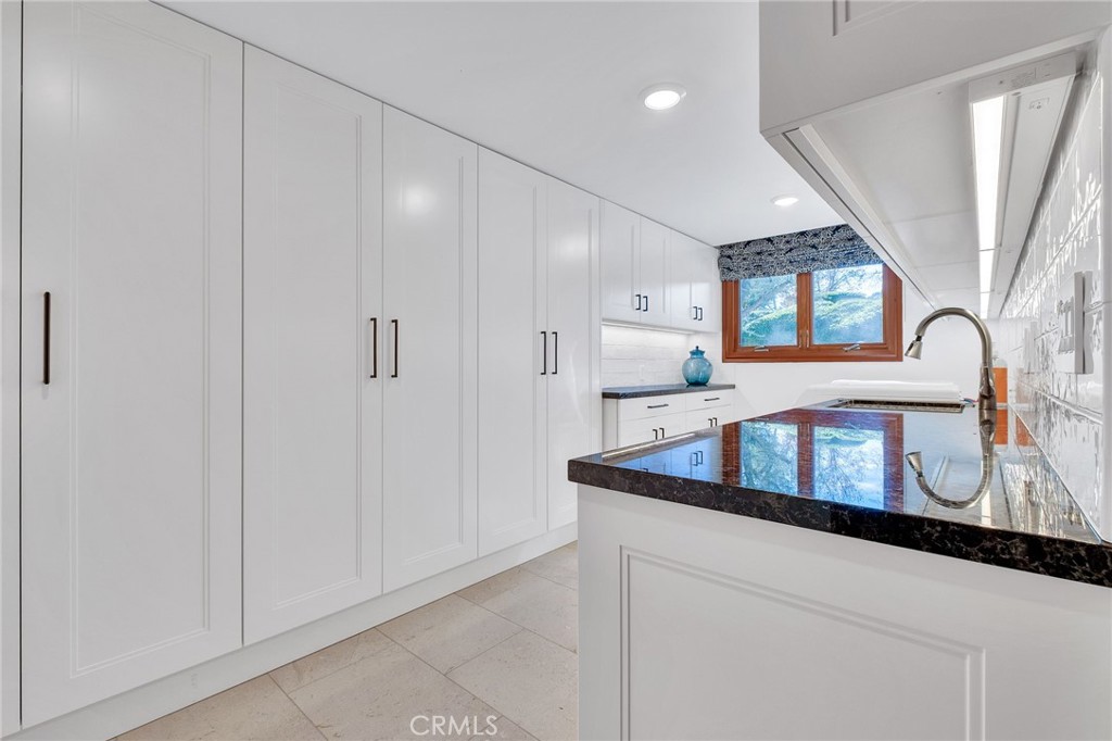 15 Caballeros Road Rolling Hills, CA 90274 - Photo 36 of 70 a front view of a house with lots of windows