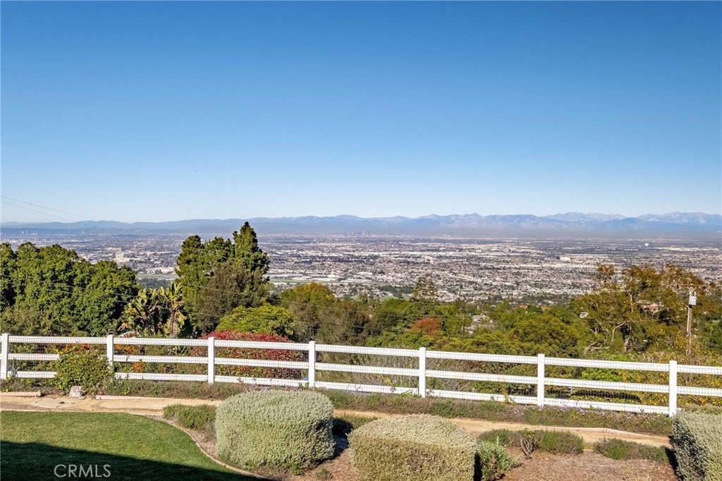 15 Caballeros Road Rolling Hills, CA 90274 - Photo 4 of 70 a view of a city