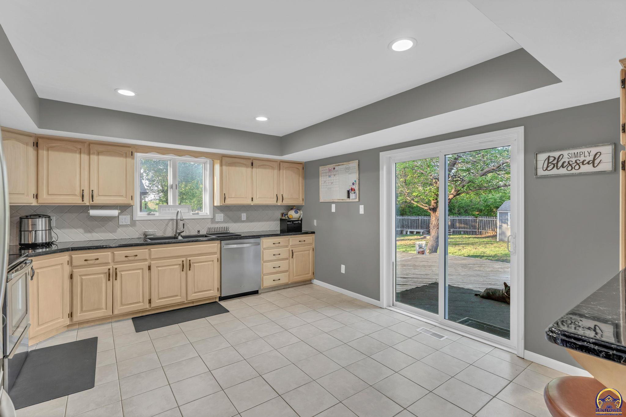 3740 Southwest Kings Forest Road Topeka, KS 66610 - Photo 11 of 29