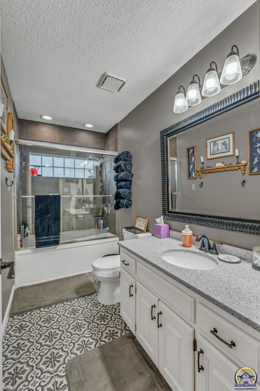 3740 Southwest Kings Forest Road Topeka, KS 66610 - Photo 19 of 29