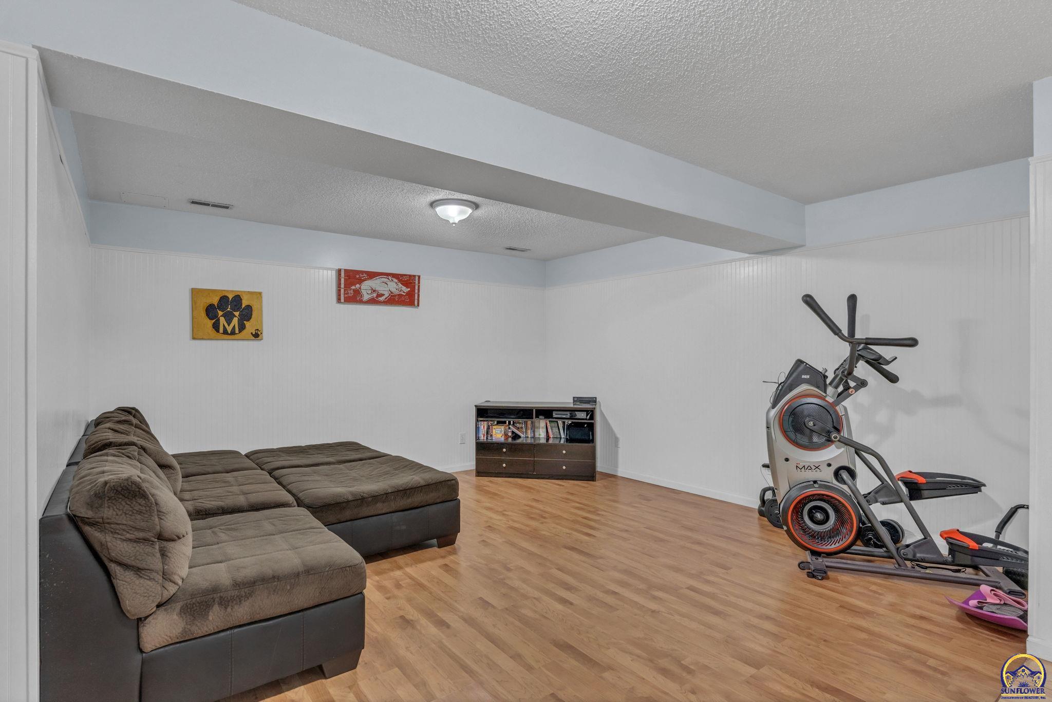 3740 Southwest Kings Forest Road Topeka, KS 66610 - Photo 22 of 29