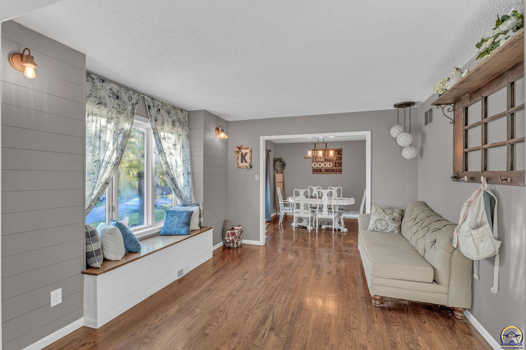 3740 Southwest Kings Forest Road Topeka, KS 66610 - Photo 5 of 29