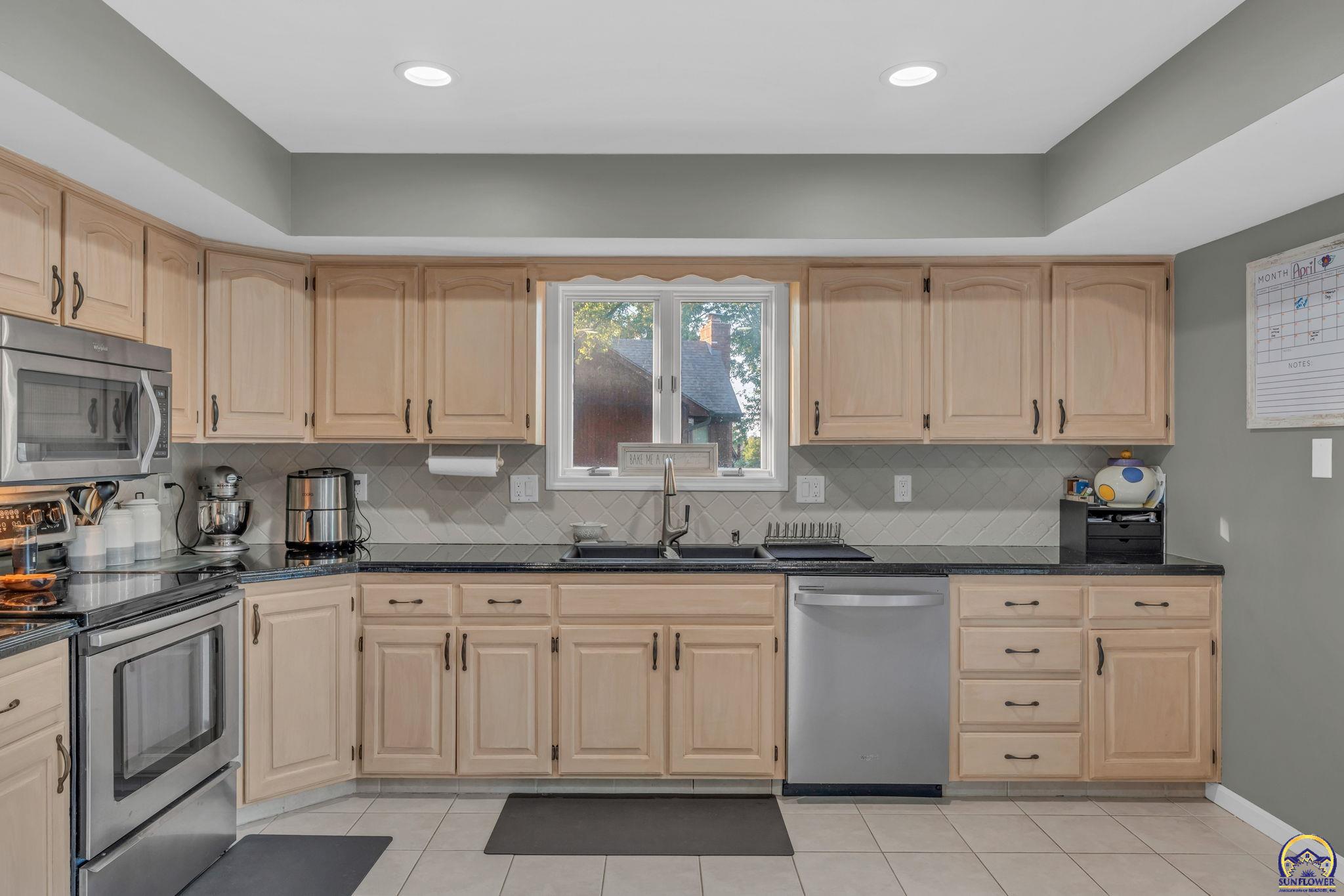 3740 Southwest Kings Forest Road Topeka, KS 66610 - Photo 8 of 29