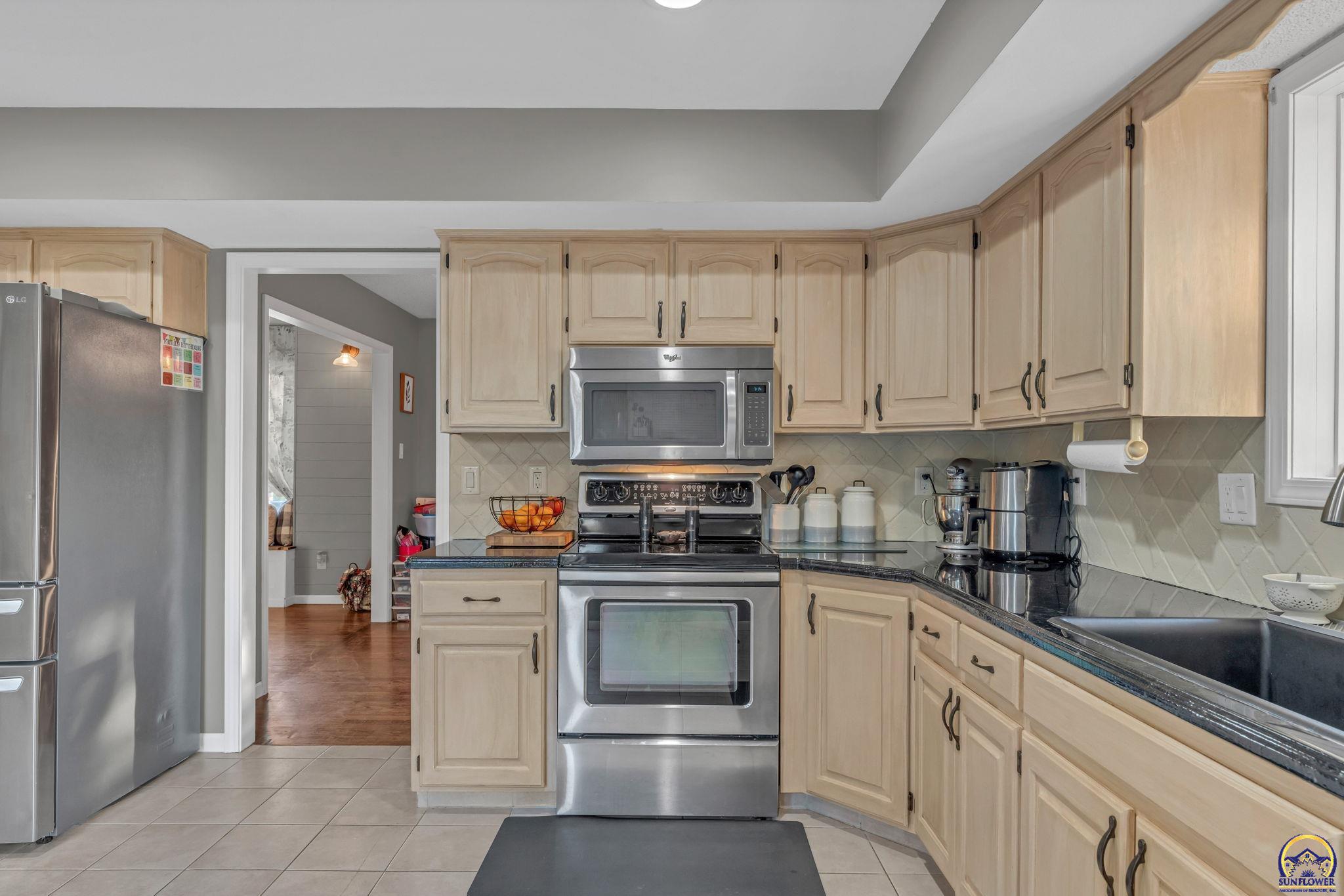 3740 Southwest Kings Forest Road Topeka, KS 66610 - Photo 9 of 29