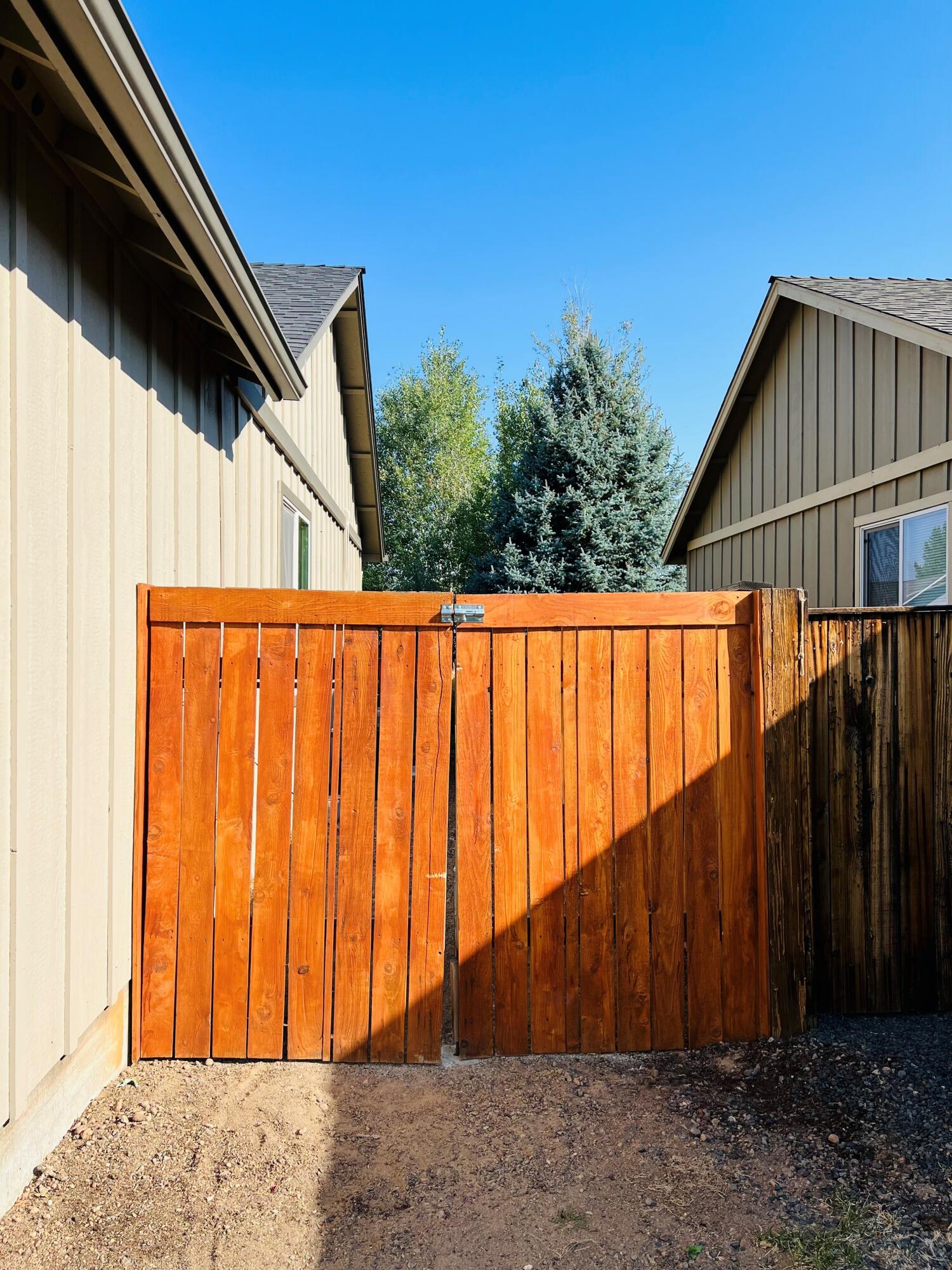 3108 Yellow Ribbon Drive Bend, OR 97701 - Photo 25 of 36 a view of outdoor space with wooden fence