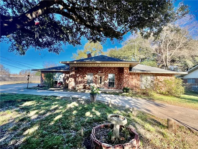 $68,500 | 1604 England Drive, Alexandria, LA 71303