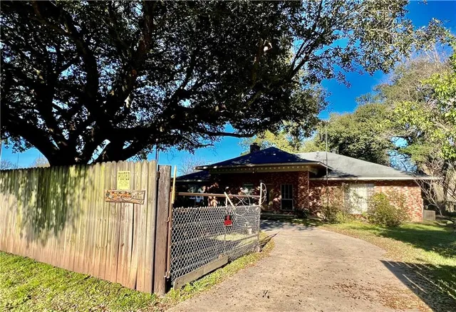 $68,500 | 1604 England Drive, Alexandria, LA 71303