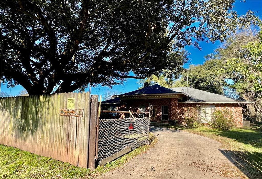 1604 England Drive Alexandria, LA 71303 - Photo 2 of 18