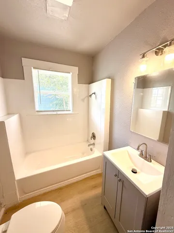 $1,399 | 1834 Center Street, San Antonio, TX 78202