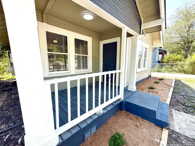 $1,399 | 1834 Center Street, San Antonio, TX 78202