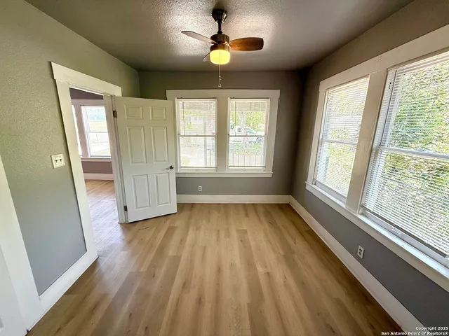 $1,399 | 1834 Center Street, San Antonio, TX 78202