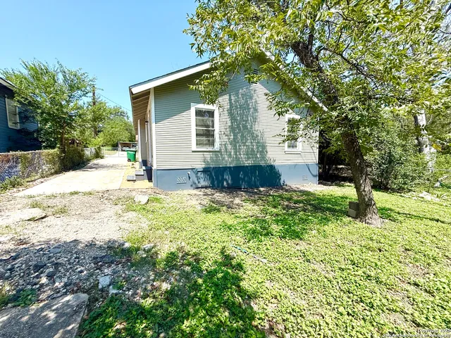 $1,399 | 1834 Center Street, San Antonio, TX 78202
