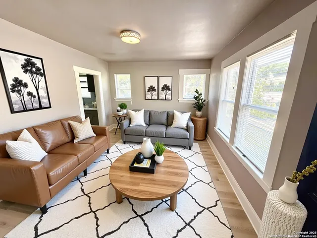 $1,399 | 1834 Center Street, San Antonio, TX 78202