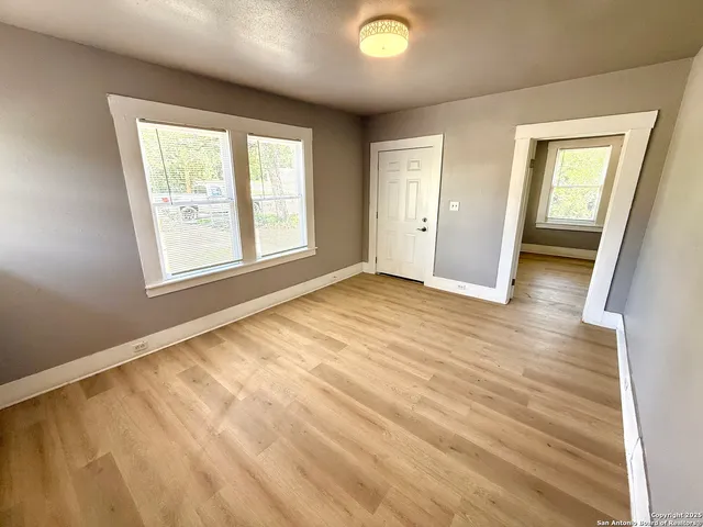 $1,399 | 1834 Center Street, San Antonio, TX 78202