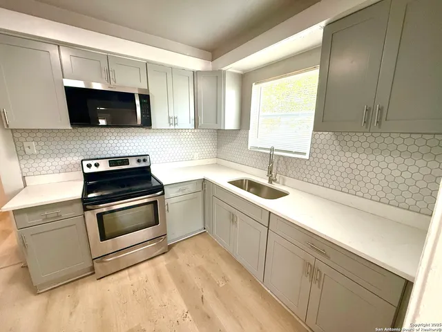 $1,399 | 1834 Center Street, San Antonio, TX 78202