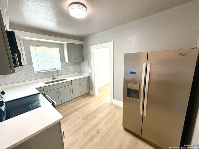 $1,399 | 1834 Center Street, San Antonio, TX 78202