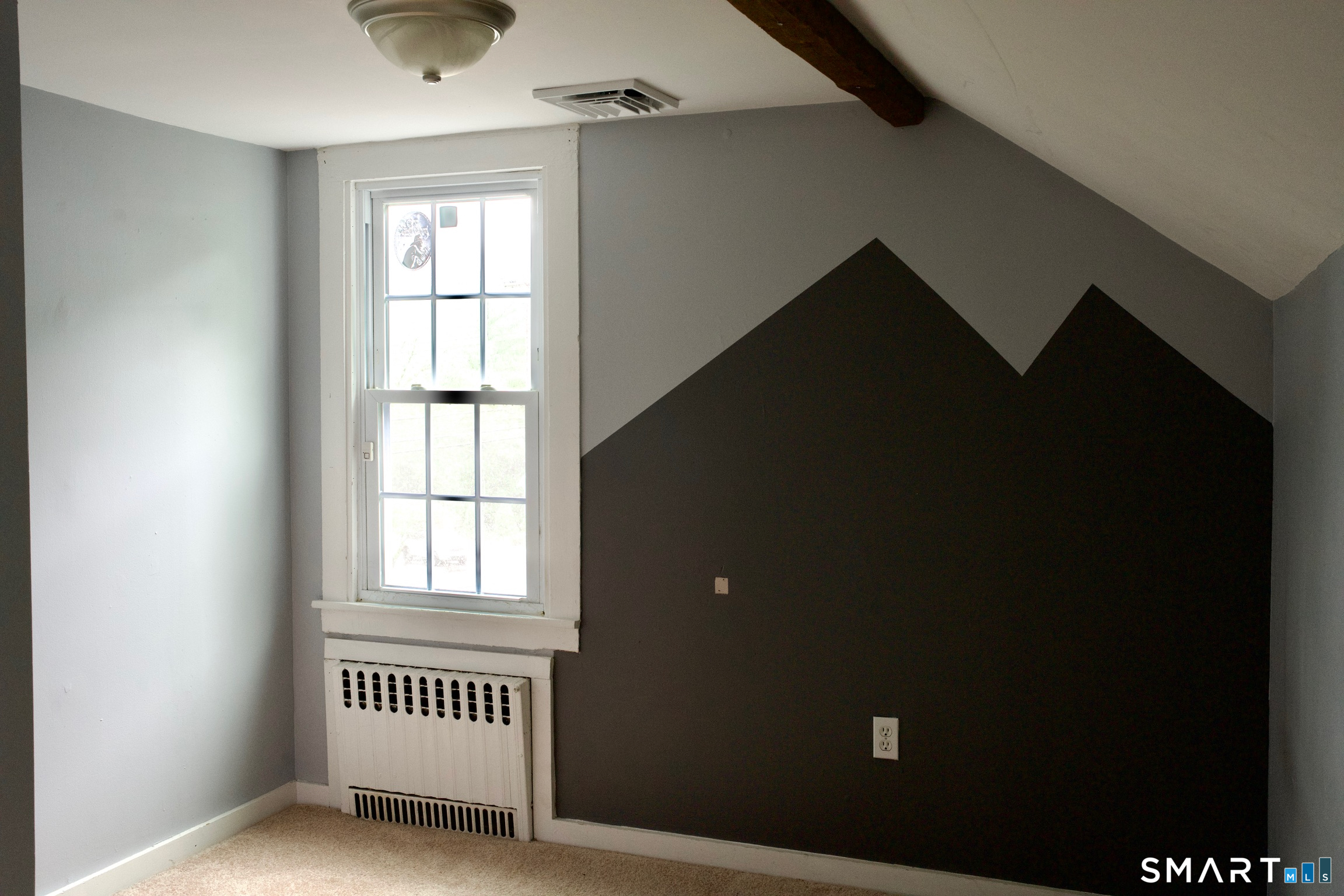 259 Peck Hill Road Woodbridge, CT 06525 - Photo 28 of 32 an empty room with windows