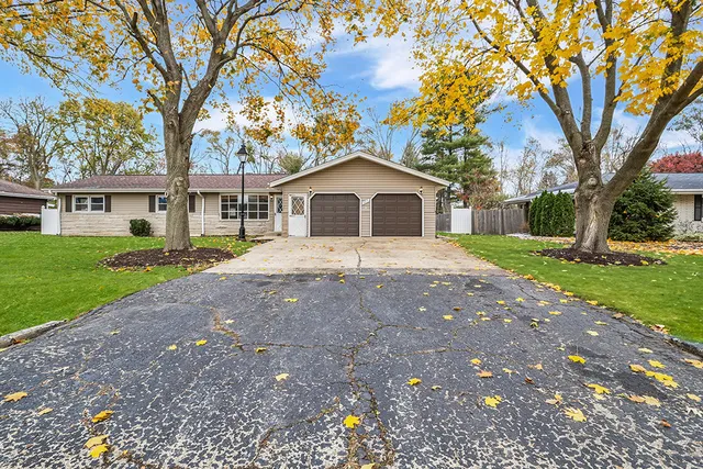 $369,900 | 2815 Sheffield Drive, New Lenox, IL 60451