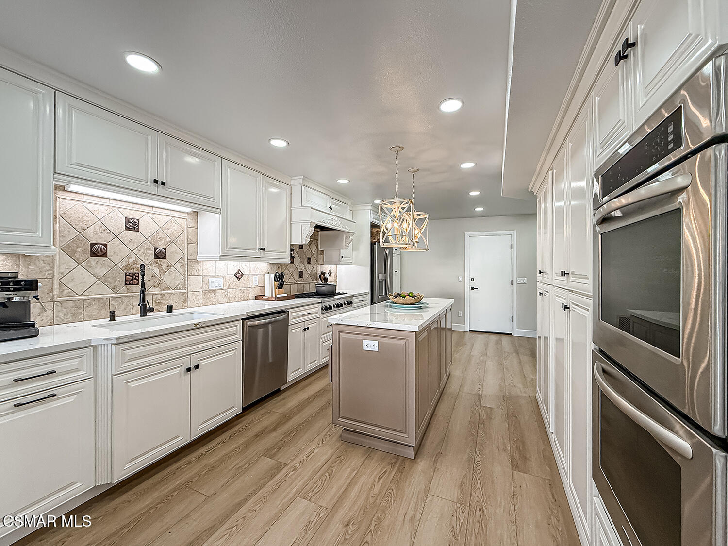 2014 Peninsula Road Oxnard, CA 93035 - Photo 27 of 98 cKitchen4