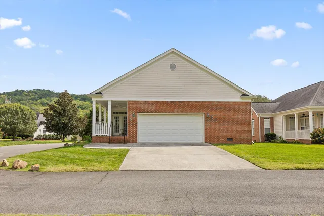 $515,000 | 253 Horse Creek Drive, Chattanooga, TN 37405