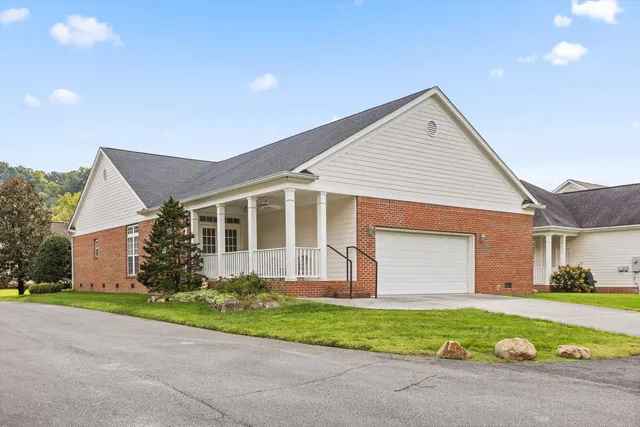 $515,000 | 253 Horse Creek Drive, Chattanooga, TN 37405