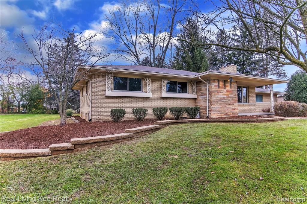 710 Castlebar Drive Rochester Hills, MI 48309 - Photo 2 of 35