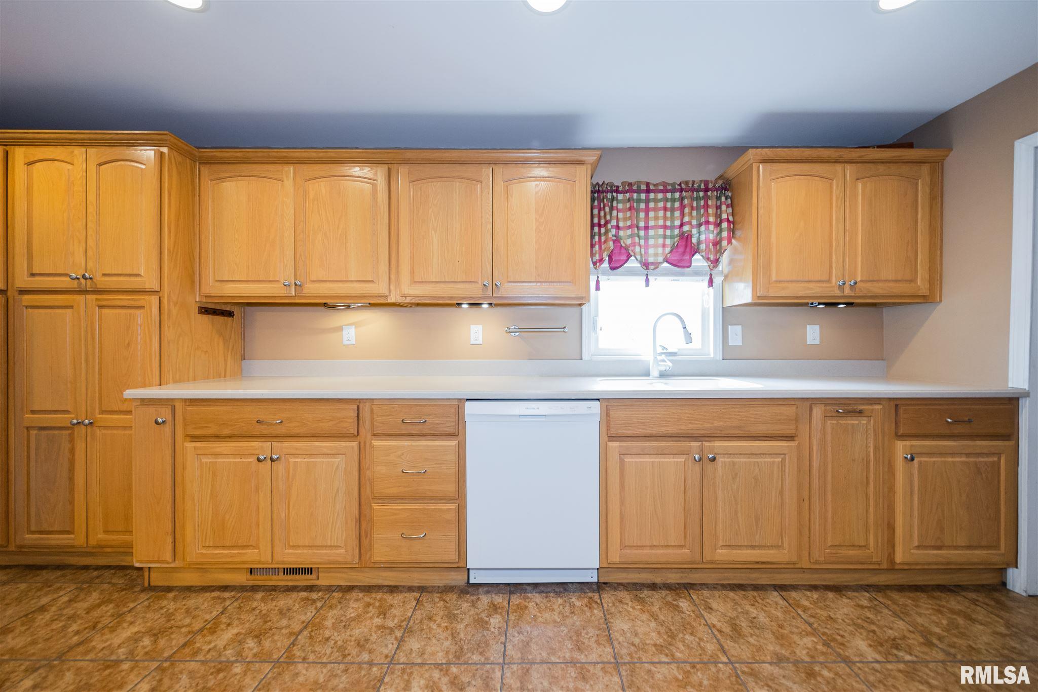 2620 Benton Road Mount Vernon, IL 62864 - Photo 26 of 34 Gallery Image 26