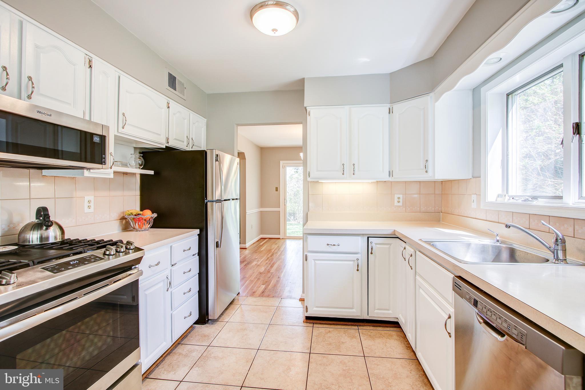 13509 Middlevale Lane Silver Spring, MD 20906 - Photo 14 of 35 Lovely Bright Kitchen