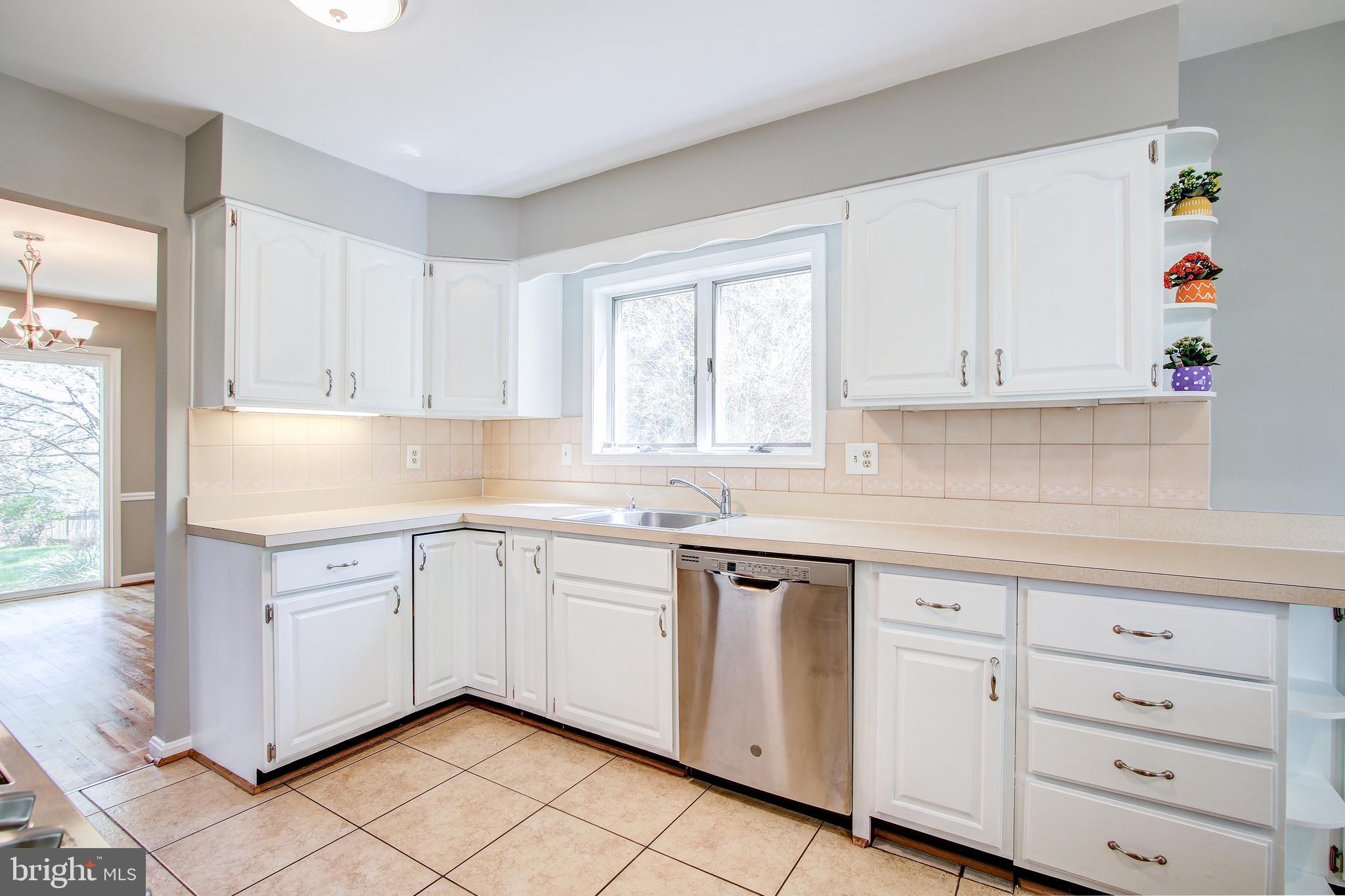 13509 Middlevale Lane Silver Spring, MD 20906 - Photo 15 of 35 Lovely Bright Kitchen
