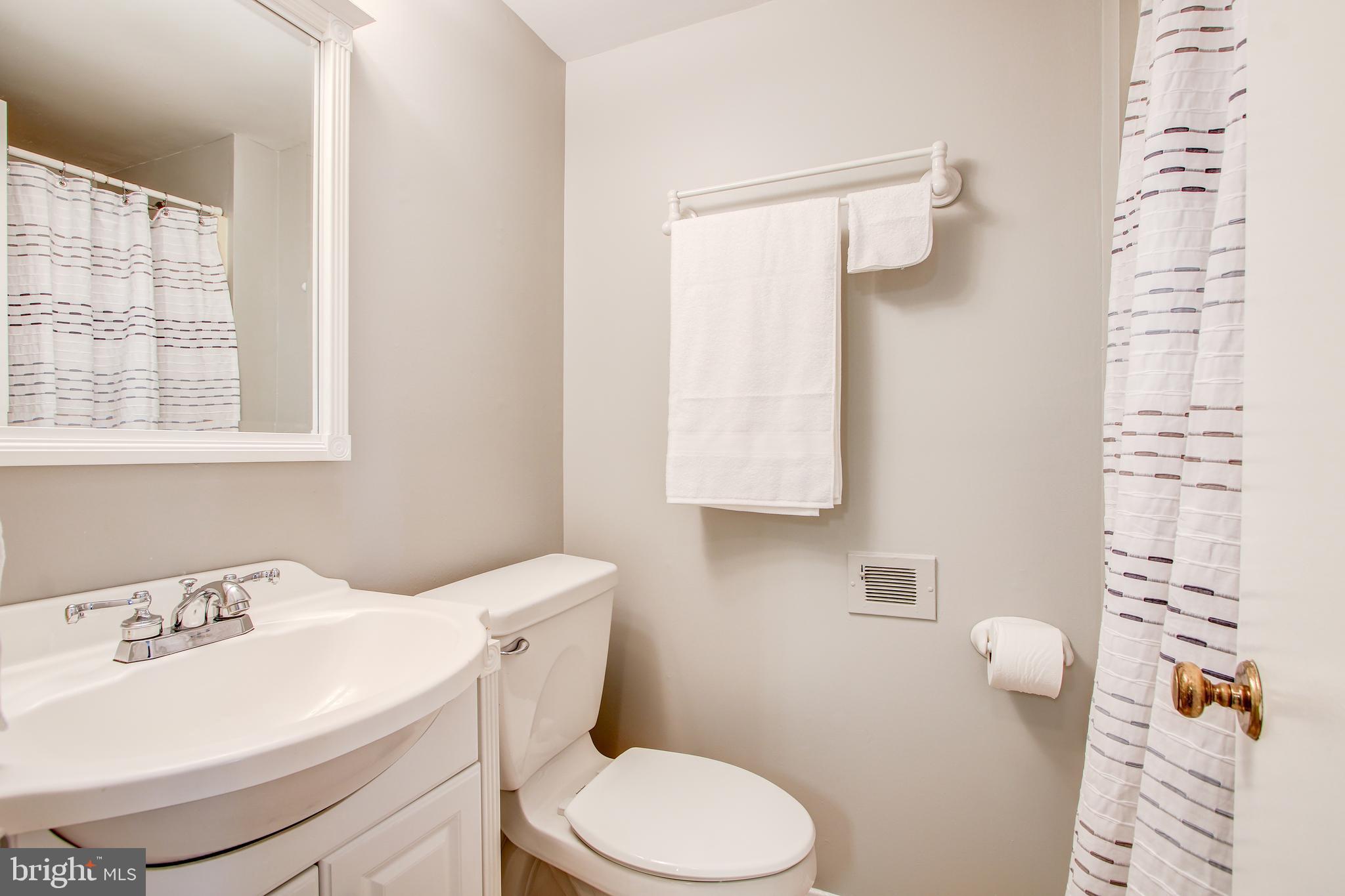 13509 Middlevale Lane Silver Spring, MD 20906 - Photo 29 of 35 Full Bath