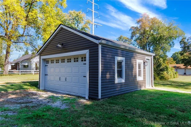 $399,999 | 1901 Utica Pike, Jeffersonville, IN 47130