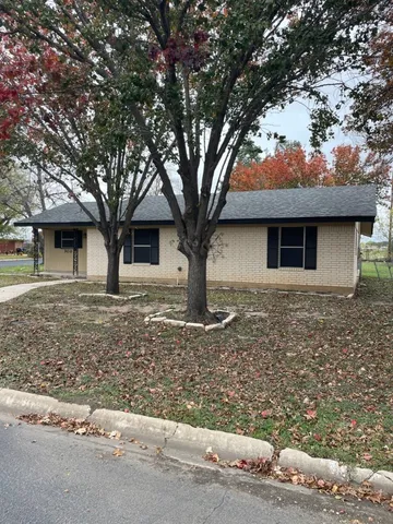 $1,900 | 300 Evergreen Circle, Burnet, TX 78611