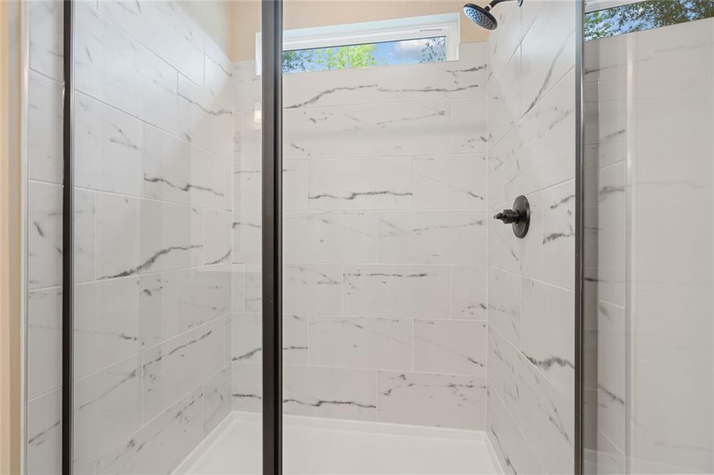 11 Willow Circle Rock Spring, GA 30739 - Photo 27 of 40 a bathroom with a bathtub