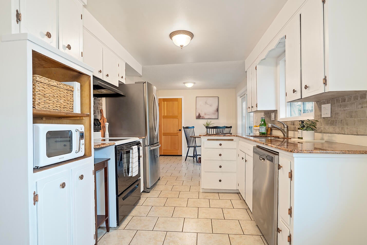 708 Talbot Street Eagle Point, OR 97524 - Photo 8 of 23 8-Kitchen