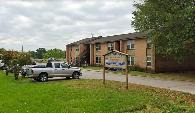 $696 | 324 Webb Street, Smithville, TX 78957