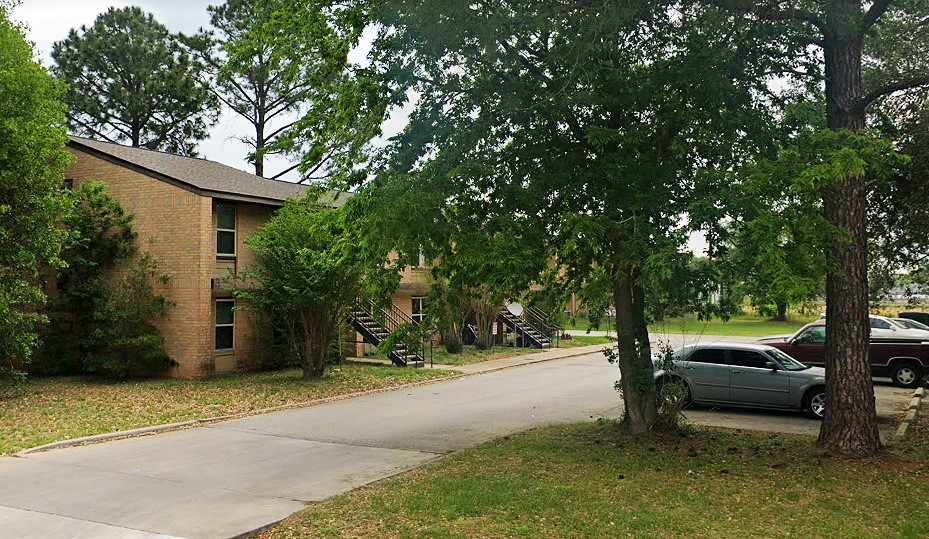 324 Webb Street Smithville, TX 78957 - Photo 4 of 6 a view of a car parked in front of a house with a large tree