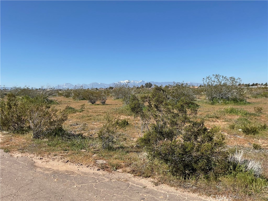 22111 Hesperia Road Hesperia, CA 92345 - Photo 9 of 11 a view of lake and mountain