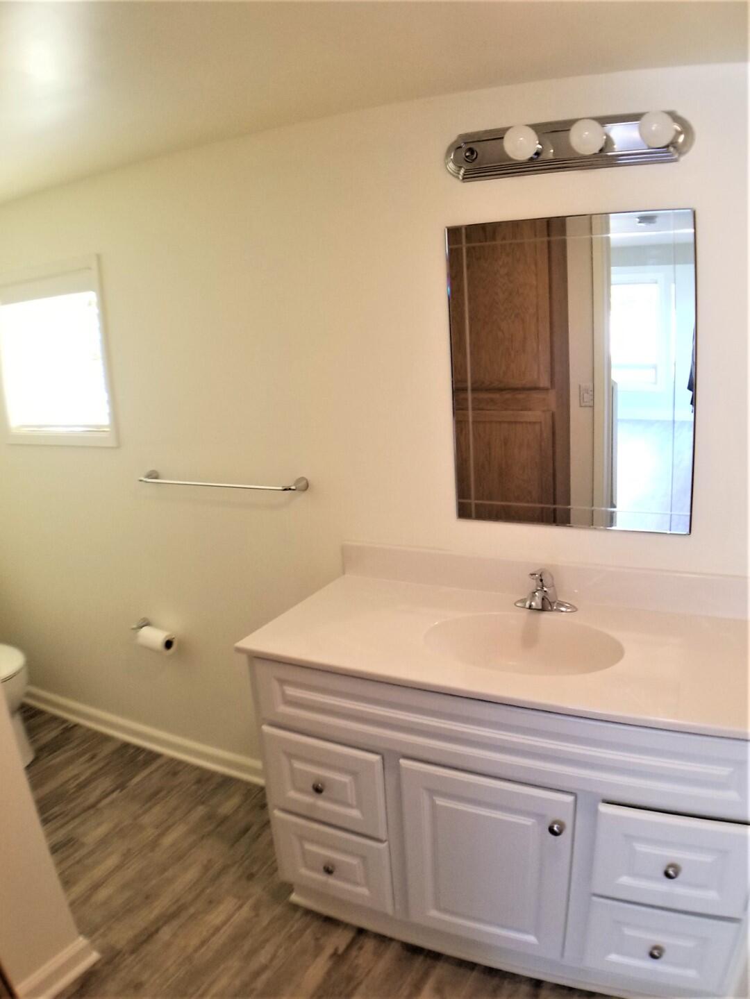 2328 Ruhl Way Medford, OR 97504 - Photo 11 of 19 Downstairs Bath with Tub/Shower