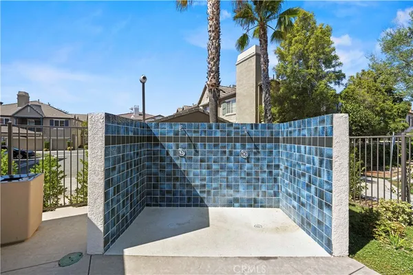 $630,000 | 19354 Laroda Lane, Unit 165, Saugus, CA 91350