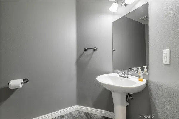 $630,000 | 19354 Laroda Lane, Unit 165, Saugus, CA 91350