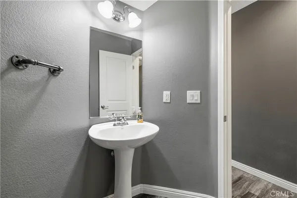 $630,000 | 19354 Laroda Lane, Unit 165, Saugus, CA 91350