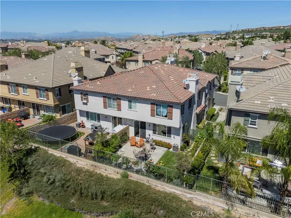 $630,000 | 19354 Laroda Lane, Unit 165, Saugus, CA 91350