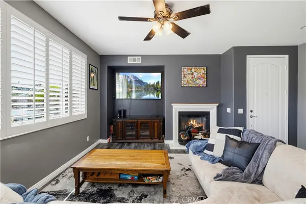 $630,000 | 19354 Laroda Lane, Unit 165, Saugus, CA 91350