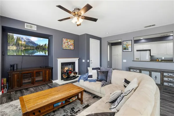 $630,000 | 19354 Laroda Lane, Unit 165, Saugus, CA 91350