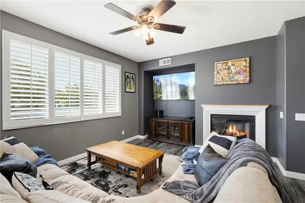 $630,000 | 19354 Laroda Lane, Unit 165, Saugus, CA 91350