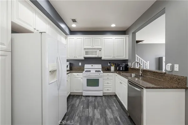 $630,000 | 19354 Laroda Lane, Unit 165, Saugus, CA 91350