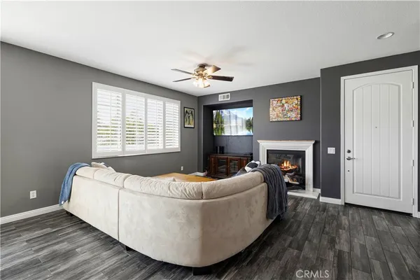 $630,000 | 19354 Laroda Lane, Unit 165, Saugus, CA 91350