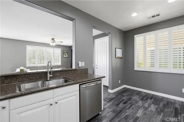 $630,000 | 19354 Laroda Lane, Unit 165, Saugus, CA 91350