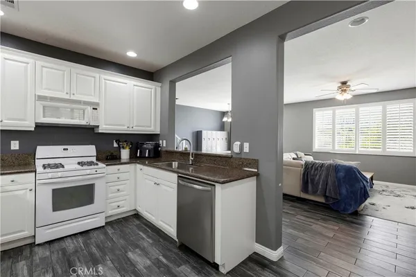 $630,000 | 19354 Laroda Lane, Unit 165, Saugus, CA 91350