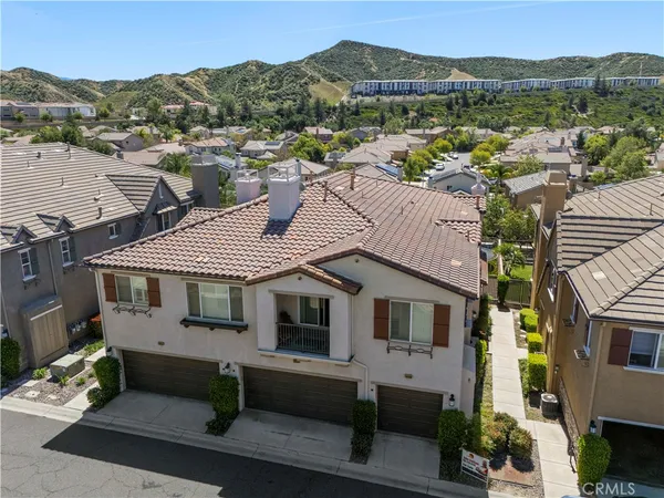 $630,000 | 19354 Laroda Lane, Unit 165, Saugus, CA 91350